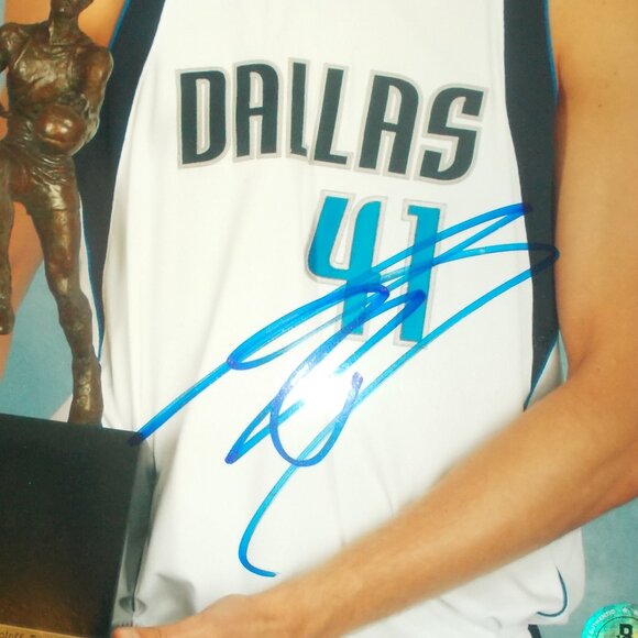 Dirk Nowitzki Signed Dallas Mavericks 8x10 Beckett Certified NBA HOF - Picture 2 of 3